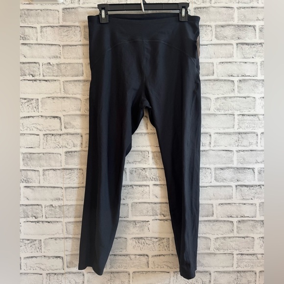 NWT! Women’s Old Navy Powersoft Go Dry black ribbed leggings Size Large - Picture 1 of 5